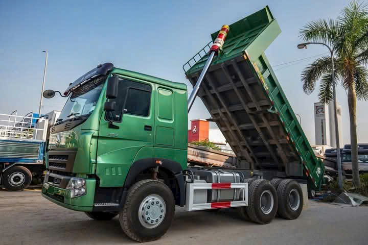 XE BEN HOWO 3 CHÂN NHẬP NHẨU